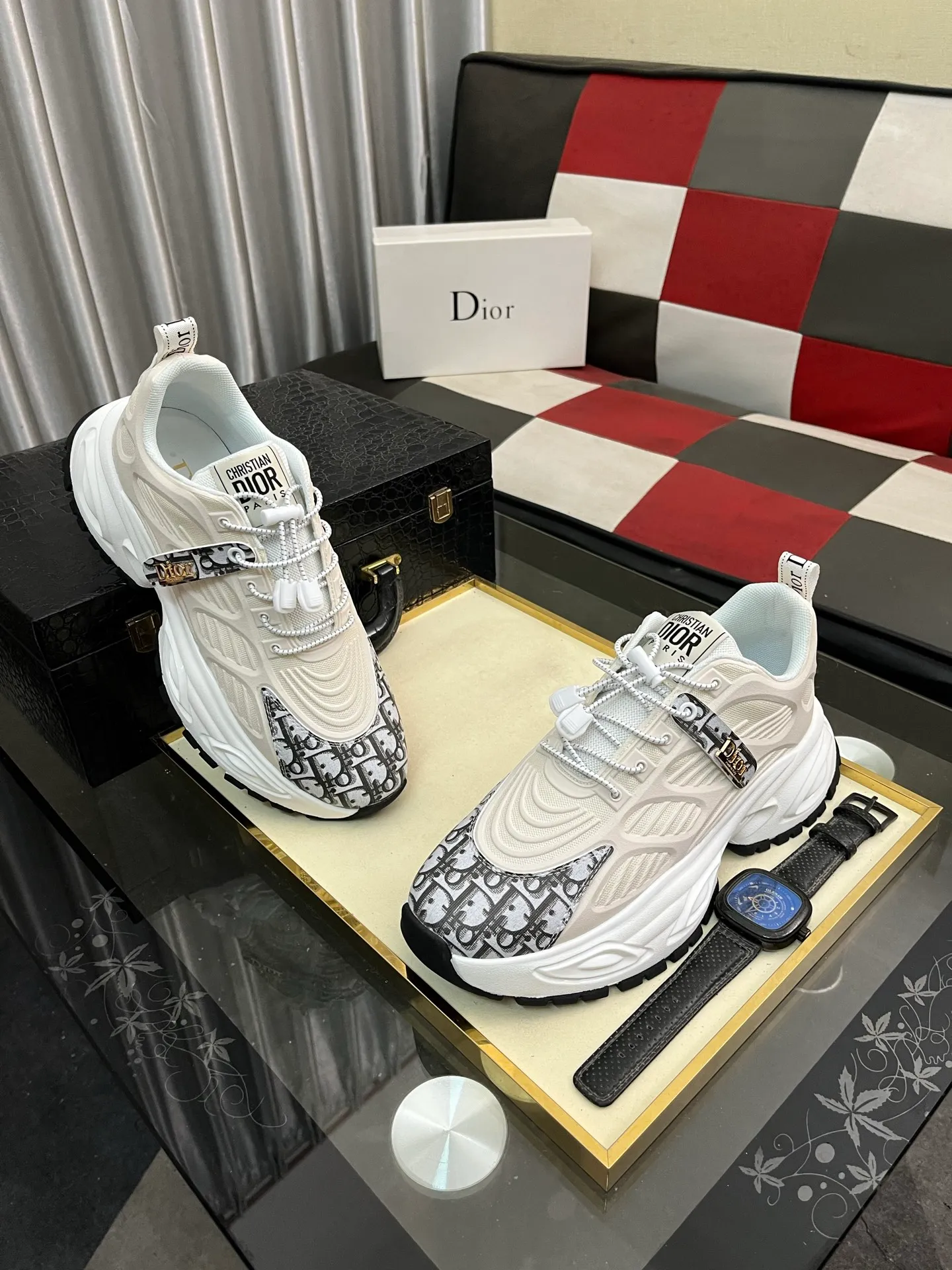 Men's shoes 💰458⌚️⌚️[Dior] The toe is designed to be a bit wider. The upper foot comfort is perfect. The thread is beautiful. It fits the pants perfectly and is versatile. Decorated with various classic details. It is the ideal choice for daily styling. It can be matched with various casual items to create exquisite looks. Fabric: First-layer cowhide/lining sheepskin TPU original outsole Size: 38-442️⃣Colors available